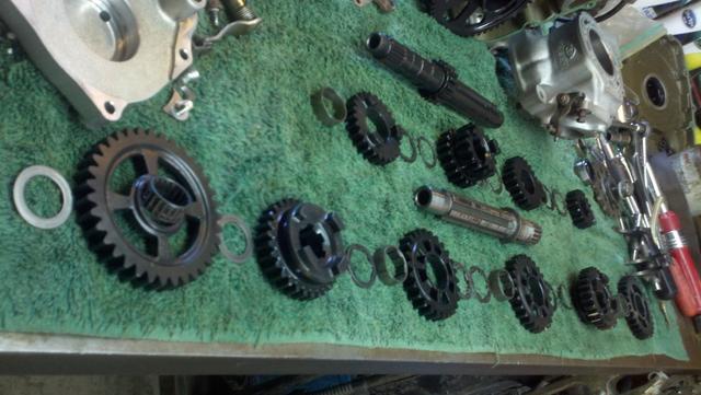 Starting off with a transmission rebuild. Gears deburred, cleaned, and sneaky anti-friction coating applied. Really beautiful wo