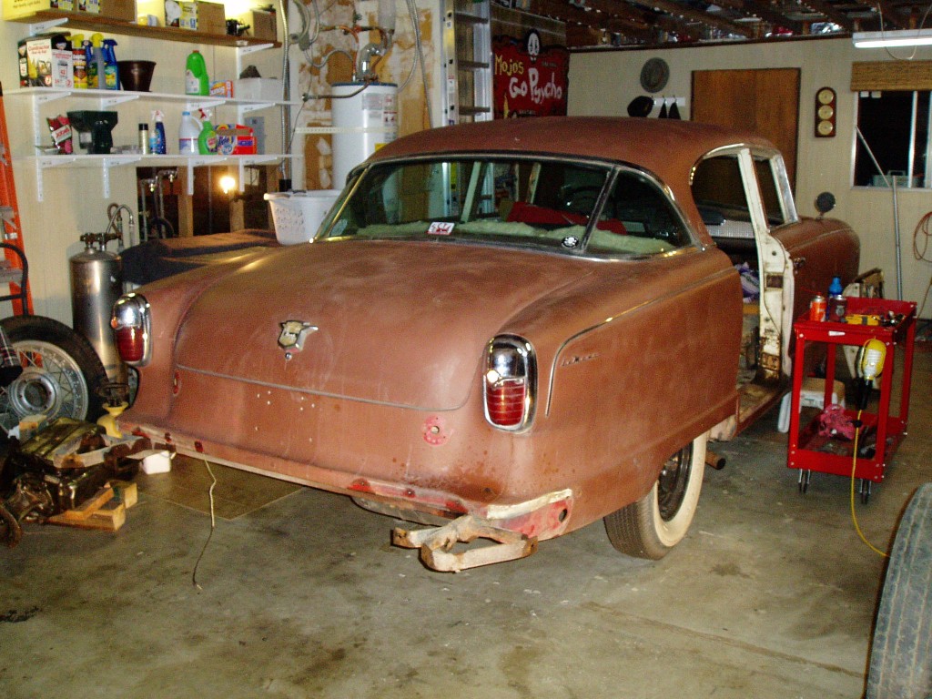 Sunday 3/4/2007. Continental kit bumper removed. I always hated it. Remove two more brackets and I can bolt the chrome bumper ba