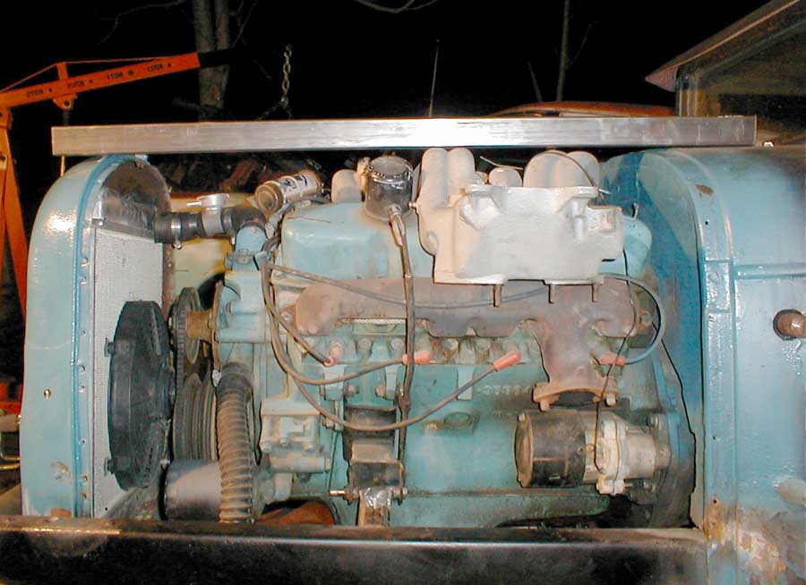 Not only level from carb to carb, but striking a nice line with the cowl and radiator shell too. Proper.