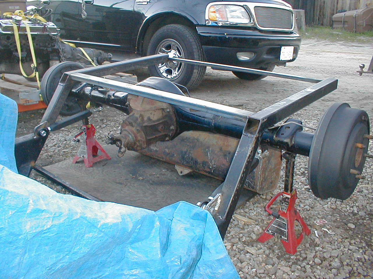 Mikey's 'borrowed' third member and assembled rear brakes - also econoline.
Bottom suspension links installed for first time.