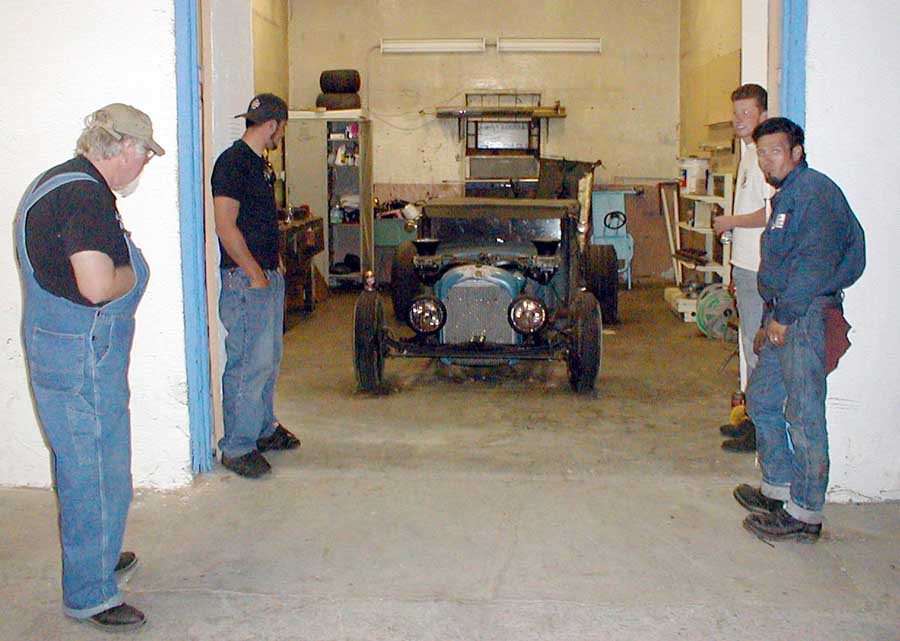 The repair/rescue party. L to R:
Terry, Matt, 12 Pack 'o Biohazard, Brian, Doc.
