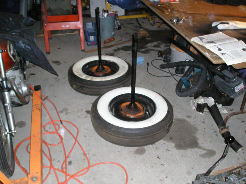 The axles came out easily thanks to "Mojo's Über Puller"