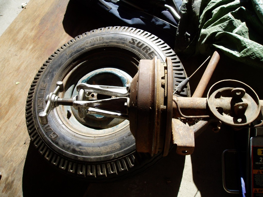 The hub finally popped off! I actually had the tire on when it popped - I had to attach the wheel and tire and then the hub pull