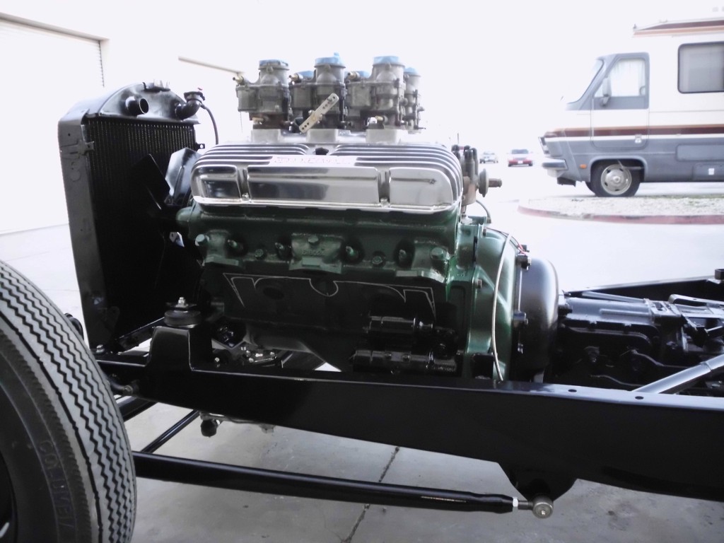 up close shot of the engine/trans/pinstripe