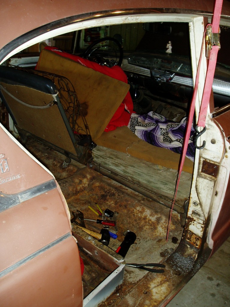 Saturday 3/3/2007. The problem door is finally off. Unfortunately, the brackets where the door hinges bolt to the body are not s