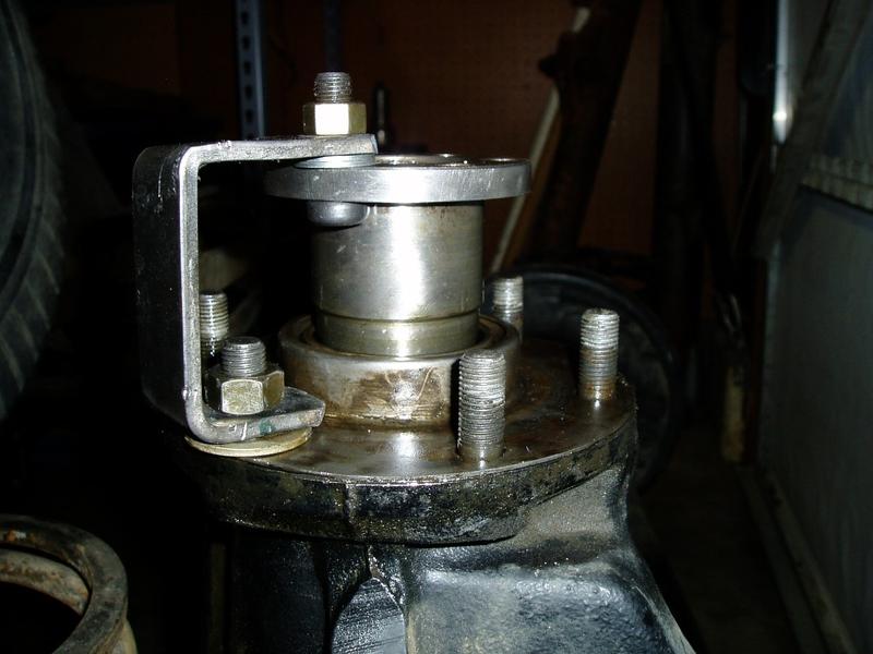 Improvised pinion nut removal tool. The nut is hidden inside the flange/shaft. The bracket is necessary to keep the whole shaft 