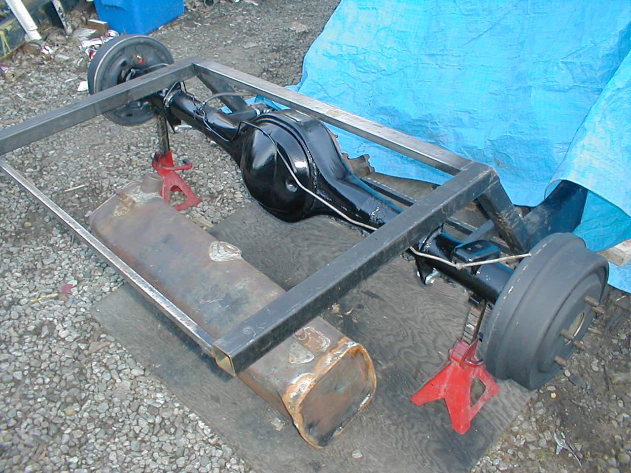 Housing painted. Now where am I gonna put the top rearward housing links?