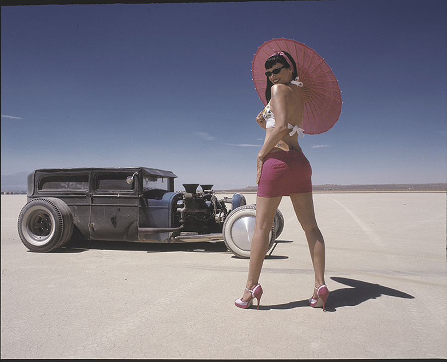 ...and thanks to lord god king David Perry (www.davidperrystudio.com), I finally have some photos with a model like I've always 