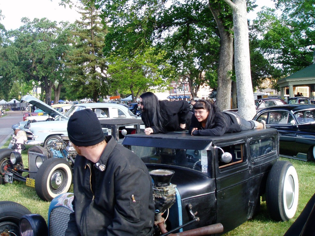 The dumpster-dive carpet padding underneath the marine vinyl has always been real comfortable. ...especially when it's cold and 