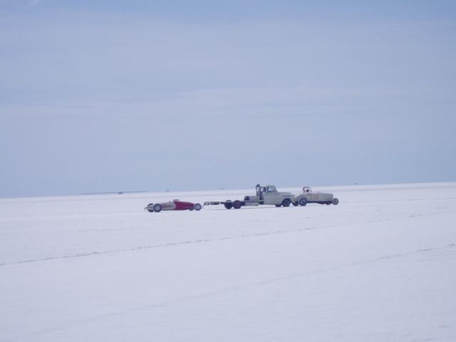 New Zealand team pushing and pulling on the return road